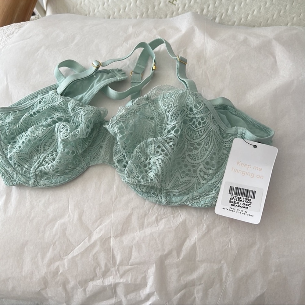 Unlined lace bra from lively in color seafoam 💚💙